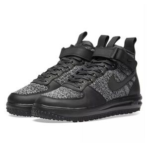 Nike Lunar Force Flyknit sneaker